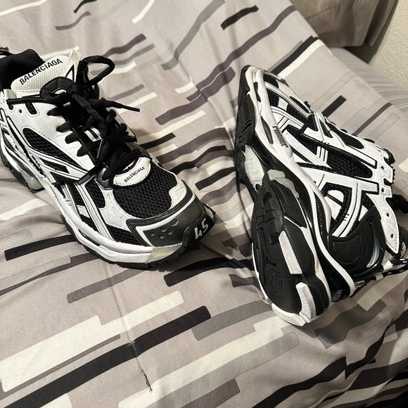 Balenciaga Runners White/Black - Picture 1 of 4